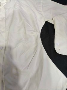 Chic White Button-Up Shirt with Cinched Waist