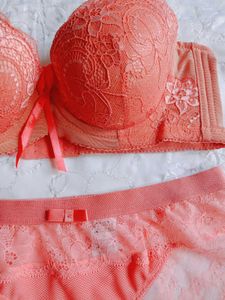 Coral Lace double paded pudhup braS