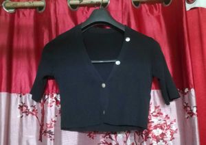 Chic Black Cropped Cardigan