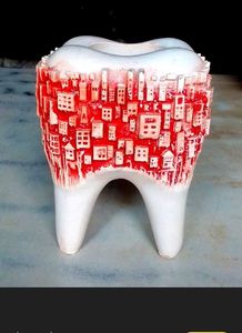 Unique Tooth-Shaped Pen Holder