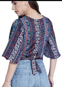 (two tops )Chic Black Tie-Up Crop Tee