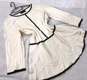 🎁Pinterest Chic Cream &amp; Black Trim Sweater O