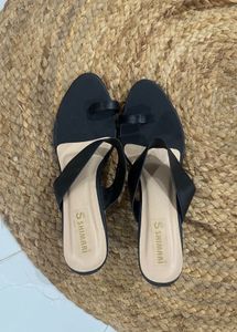 New Chic Black Toe-Ring Mules