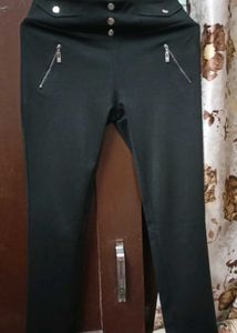 Chic Black jeggings with silver Detail