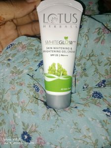 Lotus Herbal White Glow Skin Whiting And Brighteni