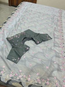 New- Elegant 🌪️Grey 💎Saree with Pink Embroidery