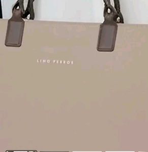 Elegant Tote Bag - Chic and Versatile
