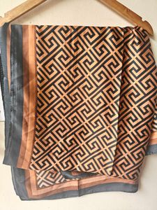 Elegant Geometric Print Scarf