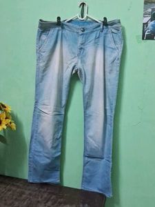 Light Wash Bootcut Jeans 👖