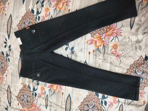 Classic Black High-Waisted Jeans