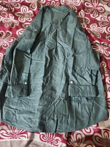 Men's Classic Fit Button-Up Shirt