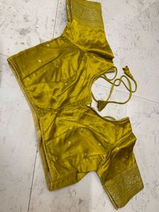 Beautiful Yellow Saree With Blouse