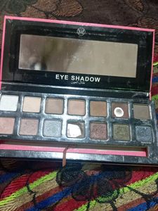 Natural Nudes Eye Shadow Palette