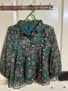 A green color floral print peplum top