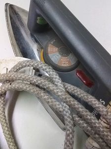 Philips Iron Non Working Very Light Weight