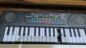 Battery Operated Keyboard - Kids Toy