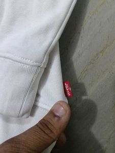 Levi's White Sweatshirt Size - L