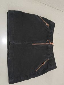Chic Black Mini Skirt