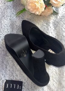 Chic Black Pointed Flats