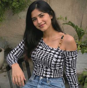 Chic Houndstooth One-Shoulder Top
