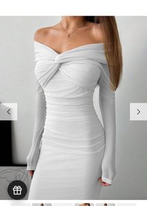 Elegant Off-the-Shoulder Maxi Dress