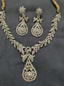 Stunning Rhinestone Necklace & Earring Set