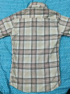 Men's Plaid Button-Down Shirt Size M
