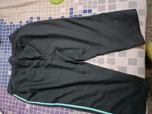 Imported Fabric Capri For Women In 32 Waist