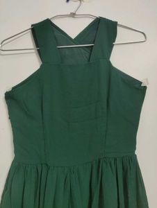 Elegant Emerald Green Criss-Cross Dress