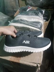 NEW NO USED SPORTS SHOES FOR MAN,
