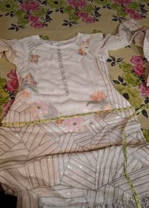 Elegant White Embroidered Kurta
