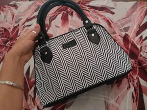 Chic Chevron Pattern Handbag