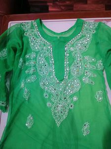 chikankari kurti