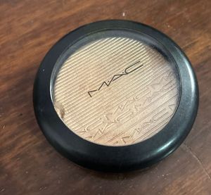 MAC Highlighter (whisper light)