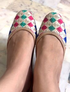 Phulkari style jutti