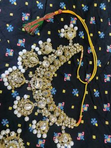 Stunning Pearl & Crystal Necklace Set