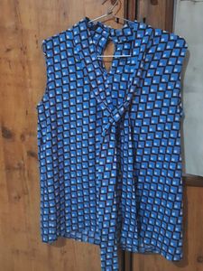 Geometric Print Tie-Neck Top
