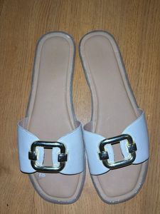 Stylish Flat Sandals with Gold Buckle