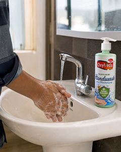 OxyVeda Tulsi &amp; Aloe Handwash
