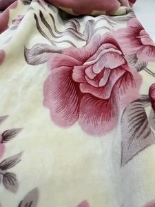 Cozy Floral Blanket 7"6 fit king size new