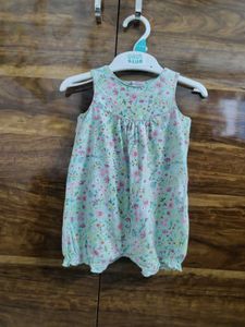 2 onesie for girls ( 6-9 months)