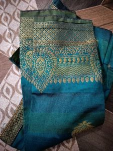 Vibrant Checked Saree with Gold Motifs
