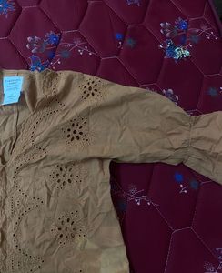 Chic Embroidered Cotton Blouse