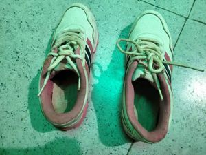 Radeon Lightweight Breathable Sports shoes