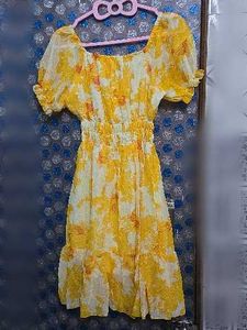 Chic Yellow Floral Midi Dress