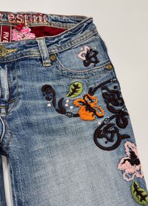 Low waist embroidered jeans