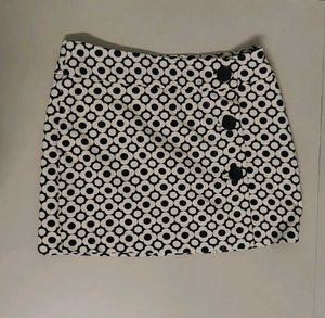Chic Black & White Patterned Skirt