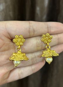 Anti-Tarnish Elegant Gold Pearl Jhumka Earrings