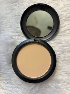 MAC Studio Fix Powder Plus compact NC20