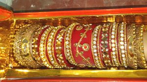 Red ♥️ Chooda With Box